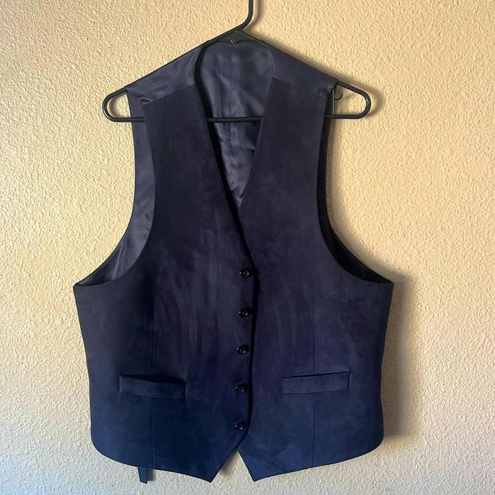 No Brand - Large in Size . Dark - Navy Color